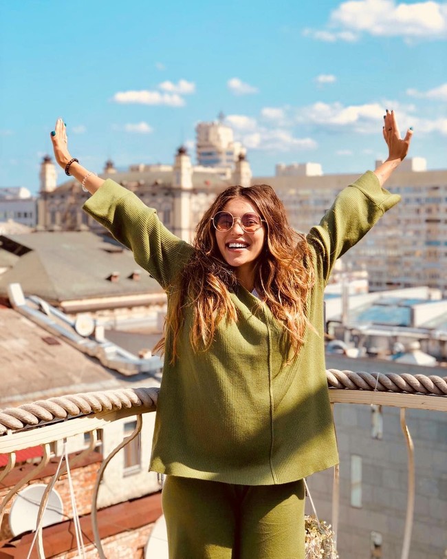 Postingan yang telah mendapatkan 200 ribu suka itu pun banjir kritikan. Banyak netizen yang menyebut Regina rasis dan memintanya untuk menghapus unggahan tersebut. Foto: Instagram @reginatodorenko