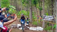 Perlombaan ini diikuti 206 peserta dari berbagai daerah di Indonesia. Seru banget nontonnya! (Sugeng/detikTravel)