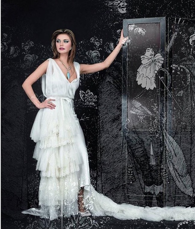 Alina Kabaeva sampai dijuluki sebagai Russias First Mistress gara-gara gosip tersebut. Bahkan hingga kini setelah satu dekade kabar perselingkuhan itu pun dia masih dihubung-hubungkan dengan Putin yang juga masih hidup sendiri setelah bercerai. Foto: Instagram