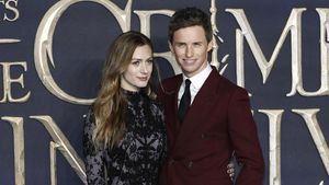 Fantastic Beasts 2 Tayang Hari Ini, Intip Gaya Para Pemainnya Saat Premier