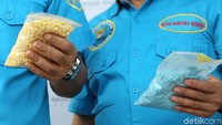 Sebanyak 30.000 butir ekstasi berhasil diamankan.
