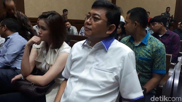 Sambil Berdiri di Depan Hakim, Lucas Bantah Larikan Eddy Sindoro
