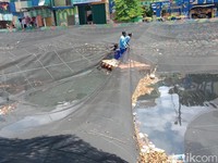 Ketika Pemerintah Pusat Turun Tangan Bersihkan Kali Item