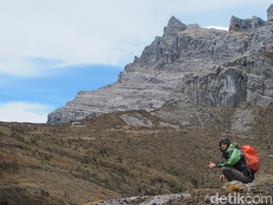 Tempat Terbaik Melihat Es Abadi Indonesia