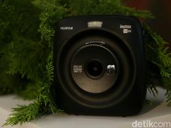 Fujifilm Luncurkan Instax Square SQ20, Ini Bentuknya