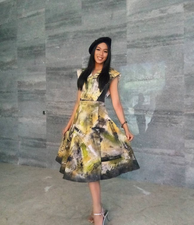 Dan inilah penampilan Miss Indonesia 2018 Alya Nurshabrina dalam gaun buatannya sendiri setelah audisi bakat Miss World 2018. Gaun tersebut rupanya memiliki kejutan di baliknya. Foto: Instagram @alya.nurshabrina