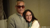 Wajah bahagia sang putri, Patrisha Beatrice saat memeluk ayahnya itu. Pool/Noel/detikFoto.