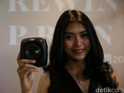 Fujifilm Luncurkan Instax Square SQ20, Ini Bentuknya