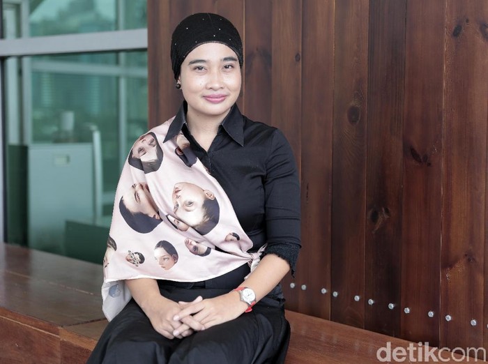 Penulis Okky Madasari saat berkunjung ke kantor detikHOT, Rabu (14/11/2018).