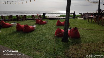 Pocophone F1 juga dilengkapi fitur jagoan kebanyakan ponsel terkini, yaitu AI alias kecerdasan buatan. (Foto: detikINET/Josina)