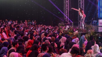 Lewat lagu-lagu andalannya, Sheryl sukses menghibur para penonton.