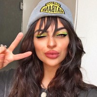 Ini gaya Newsha saat mengenakan makeup bold. Tampilan riasannya pun kerap kali menonjolkan makeup mata dengan eyeliner wing. Foto: Instagram