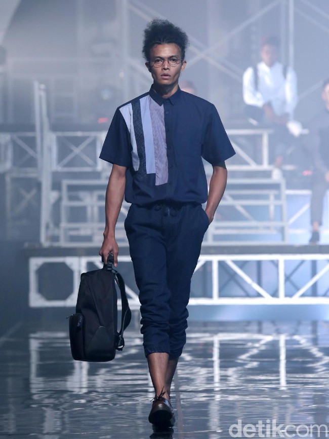 Lalu bawahan di antaranya celana jogging, celanak 7/8. dan celana longgar. Tidak ketinggalan deretan aksesori seperti tas dan topi. (Foto: Dok. Tim Muara Bagdja)