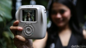 Fitur tersebut menjadikan instax Square Sq20 menyasar anak-anak muda milenial yang ekspresif, kreatif dan ispiratif. (Foto: detikINET/Agung Pambudhy)