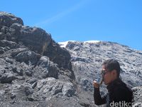 Basecamp Danau-danau jadi tempat pendaki bersantai sekaligus memandangi es abadi (Afif Farhan/detikTravel)