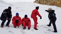 Beberapa operator tur yang menawarkan pendakian ke es abadi seperti Adventure Carstensz dan IMOSA (Indonesian Mountain Specialist) (Istimewa/Maximus)