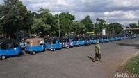 Butuh 2 jam lebih untuk mengantre mendapatkan bahan bakar gas.