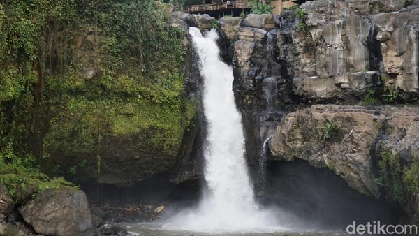 Para Taurus bisa menikmati air terjun deras Tegenungan di Gianyar. Kamu bisa berendam atau sekedar menikmati pemandangan alam yang indah dan sejuk. (Syanti/detikTravel) Para Taurus bisa menikmati air terjun deras Tegenungan di Gianyar. Kamu bisa berendam atau sekedar menikmati pemandangan alam yang indah dan sejuk. (Syanti/detikTravel)
