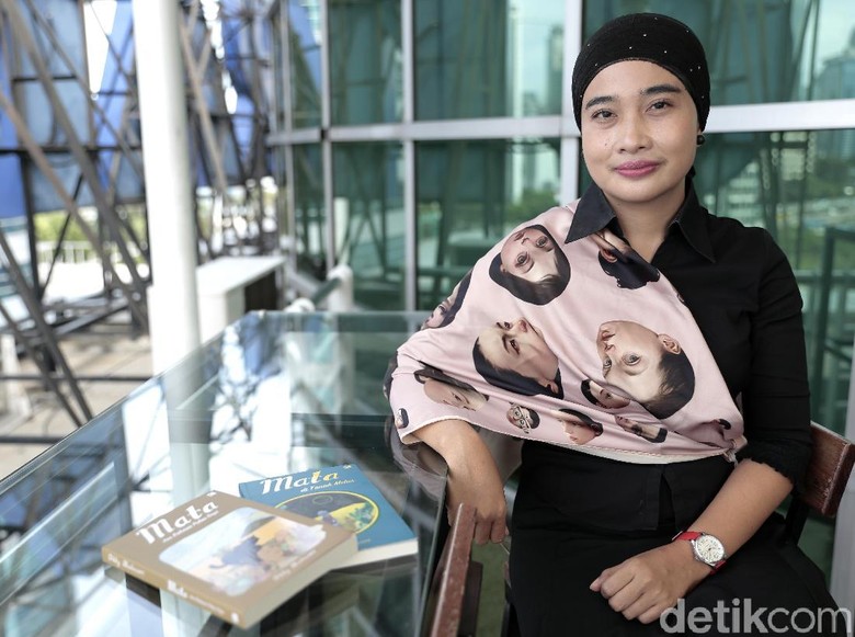 Okky Madasari Riset 10 Hari untuk Mata dan Rahasia Pulau Gapi Okky Madasari Riset 10 Hari untuk Mata dan Rahasia Pulau Gapi