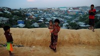 Para pengungsi Rohingya di Bangladesh ini pun terancam repatriasi (pemulangan kembali) ke Myanmar. Bangladesh telah memulai persiapan untuk memulangkan sekelompok Muslim Rohingya ke Myanmar pada Kamis (15/11/2018), setelah terjadinya kesepakatan bilateral diantara kedua pemerintah tersebut pada Oktober lalu. Mohammad Ponir Hossain/Reuters.