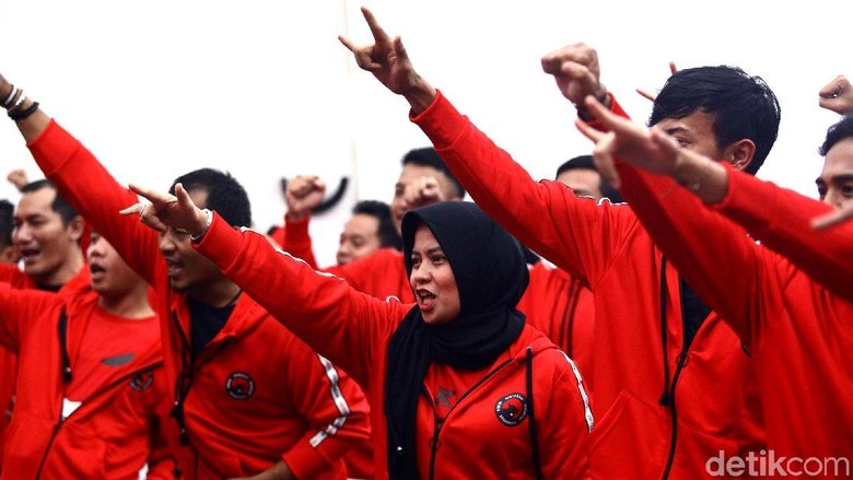 Prabowo-Sandi Mengusik Kandang Banteng Prabowo-Sandi Mengusik Kandang Banteng