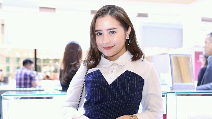 Prilly Latuconsina rutin berolahraga biar tetap kurus. (Foto: Ismail/detikFoto) Prilly Latuconsina rutin berolahraga biar tetap kurus. (Foto: Ismail/detikFoto)