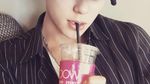 Berwajah Manis, Begini Aksi Sung Joo Terius Behind Me Saat Nikmati Minuman