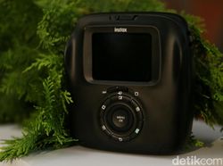 Fujifilm Luncurkan Instax Square SQ20, Ini Bentuknya