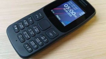 Dikutip detikINET dari Gizbot, Nokia 106 mengusung layar warna seluas 1,8 inch resolusi 160 x 128 pixel. Ia ditenagai prosesor MediaTek 6261 dengan RAM 4 MB. Foto: Nokia