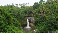Beginilah pemandangan air terjun dari ketinggian (Syanti/detikTravel)