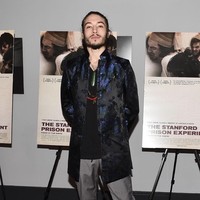 Masa-masa ketika Ezra masih berambut panjang dengan gaya busananya yang anti-mainstream. (Foto: Getty Images)