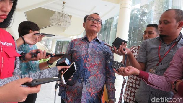 Presiden Institut Otda, Djohermansyah Djohan usai menemui Wapres JK, Kamis (15/11)..