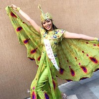 All of that is represented in the diversity of our country, so I painted our flag and decorate with sewing our heritage #Batik, tulis Alya lagi di keterangan foto yang diunggahnya ke Instagram. Foto: Instagram @alya.nurshabrina