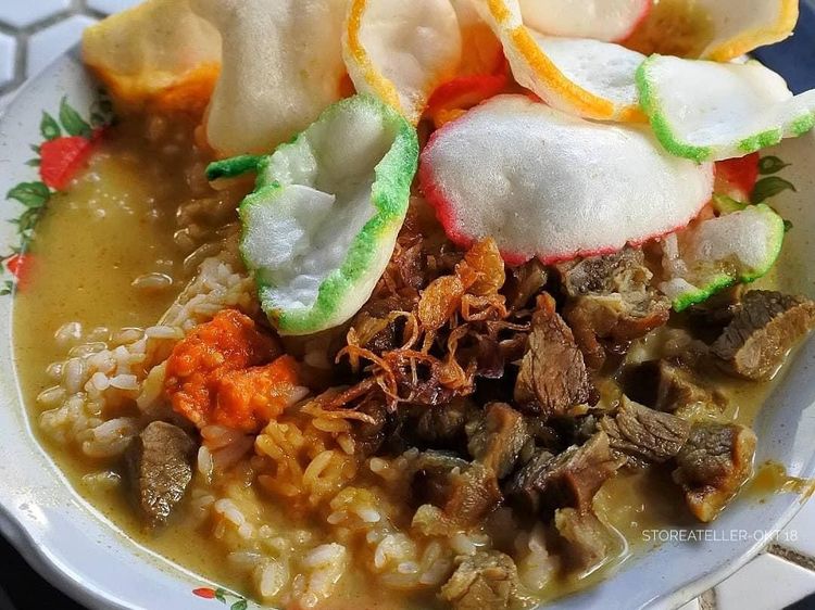 Bikin Ngiler! Nasi Disiram Gule Kambing yang Hangat Mengepul