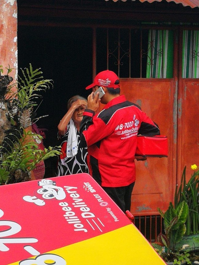 Inspiratif! Ini 7 Kisah Mengharukan yang Dilakukan Pelayan Restoran