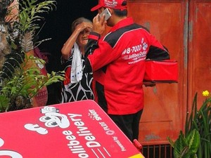 Inspiratif! Ini 7 Kisah Mengharukan yang Dilakukan Pelayan Restoran