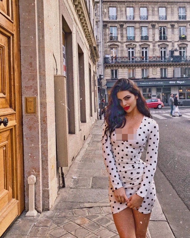  Memiliki darah campuran Turki-Australia, Newsha kerap kali tampil dengan gayanya yang seksi dan memperlihatkan lekuk tubuhnya di Instagram. Foto: Instagram