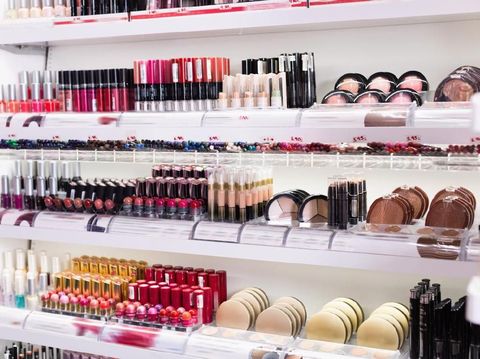 Wanita Jepang Kini Banyak yang Membeli Kosmetik Bekas