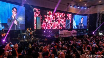 Afgan pun sukses menutup gelaran Innocreativation dengan lagu-lagunya yang romantis.