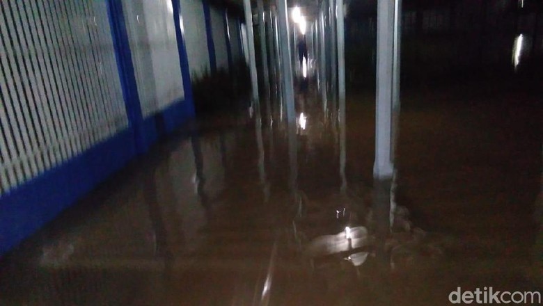 Lapas Jambi Kebanjiran, 10 Napi Diungsikan Lapas Jambi Kebanjiran, 10 Napi Diungsikan