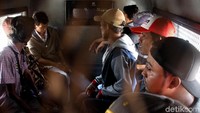 Tak sendiri, Dinas Sosial juga dibantu oleh Satpol PP, TNI dan Polri untuk menjaring razia.