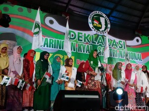 Emak-emak Jaringan Kiai dan Santri Jabar Dukung Jokowi