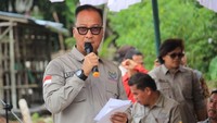 Fokus Kementerian Sosial dalam pemberdayaan KAT adalah mendorong terbukanya akses pelayanan sosial dasar di lokasi dengan tetap berpegang pada prinsip utama pemberdayaan yaitu menempatkan warga KAT sebagai subjek pemberdayaan. Kebijakan pemberdayaan Komunitas Adat Terpencil diarahkan pada peningkatan jangkauan dan kualitas pemberdayaan sosial KAT, penguatan SDM, sosial, budaya, ekonomi dan lingkungan. Foto: dok. Kemensos