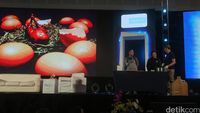 Aksi Molecular Gastronomy Chef Andrian Ishak di Panggung Innocreativation