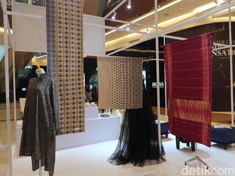 Pameran Cita Tenun Indonesia di Pacific Place.