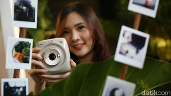 Perangkat ini menawarkan fitur unggulan seperti pengguna dapat merekam video singkat dengan batas waktu 15 detik, kemudian memilih frame foto terbaik dari video tersebut, lalu mencetaknya langsung. (Foto: detikINET/Agung Pambudhy)
