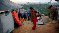 Rencana repatriasi itu pun ditentang oleh badan pengungsi PBB dan lembaga kemanusiaan, yang takut akan keselamatan Rohingya jika kembali ke Myanmar, terlebih belum ada jaminan HAM bagi kelompok etnis minoritas itu setibanya mereka di Myanmar. Mohammad Ponir Hossain/Reuters.