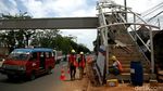 Melihat Proyek Pembangunan JPO Baru di Jakarta Timur