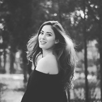 Saya percaya bahwa ada banyak hal yang harus dilakukan untuk membuat negara kita menjadi negara maju. Namun, jika saya harus memikirkan atau menyebutkan tiga perubahan besar yang dapat terjadi, yang pertama saya katakan adalah kita perlu mengubah sistem birokrasi negara kita, yang begitu rusak dari tingkat akar ke atas. Hal kedua yang ingin saya ubah adalah saya ingin memberdayakan para pemuda. Pemuda yang memiliki mayoritas penduduk negara kita, dapat membawa perubahan besar, jika kita mencoba. Jika pemuda menyatukan tangan mereka untuk membuat negara kita makmur, jika kita memimpin negara kita dengan visi, jika kita menjadi pencipta lapangan kerja, jika kita menjadi visioner, dan jika kita menciptakan peluang kerja sendiri dengan mempercayai pemerintah, itu akan menjadi hal kedua yang akan saya lakukan, jawab Shrinkala. Foto: Instagram @shrinkhala_