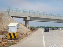 Heboh Wanita Nangkring di Jembatan Tol Sragen, Ngaku Bernama Megatron